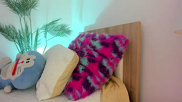 Snapshot of Hadid_Jimenez_ chatting on 11.26.25 Hadid Jimenez online show from 11.26.25