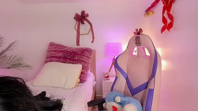 Snapshot of Hadid_Jimenez_ chatting on 12.15.25 Hadid Jimenez online show from 12.15.25