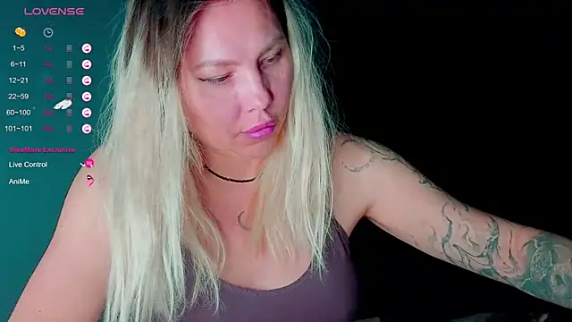 Snapshot of frankiefoxie_ chatting on 10.16.25 frankiefoxie online show from 10.16.25