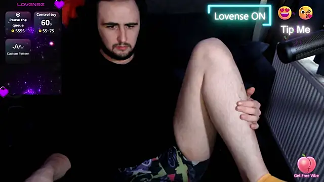 Snapshot of cjhouse96 chatting on 10.27.25 cjhouse96 online show from 10.27.25