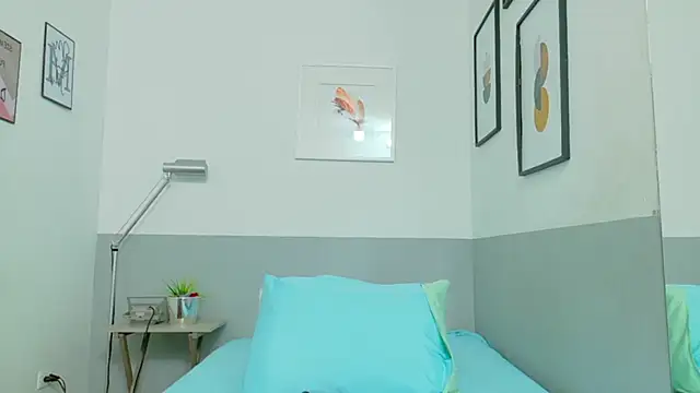 cutepetitee online show from 10.16.25