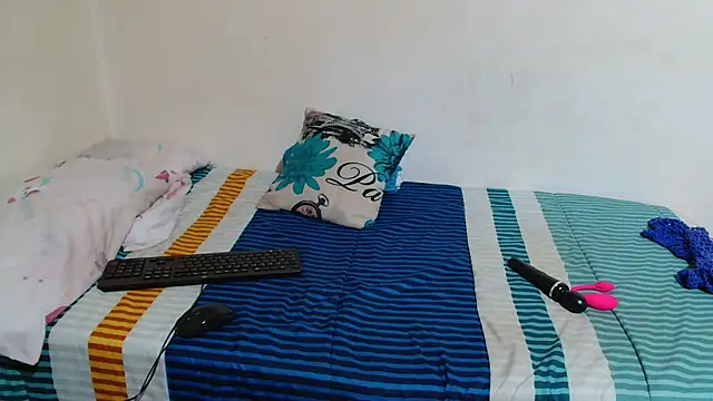 Snapshot of SinfullyForbiddeno7 chatting on 10.22.25 SinfullyForbiddeno7 online show from 10.22.25