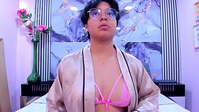 Emmaa Lex online show from 09.18.25