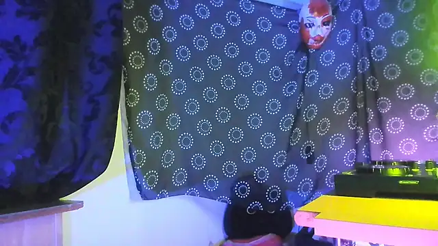 Snapshot of DjDiCKmannOnE chatting on 02.10.26 DjDiCKmannOnE online show from 02.10.26