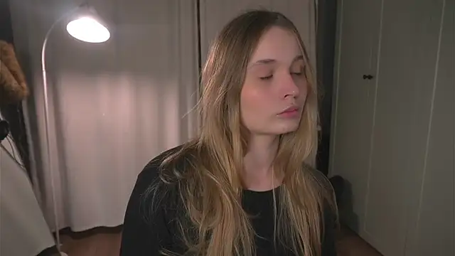 lisa schiele online show from 04.10.26