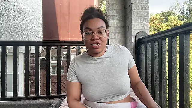 Snapshot of zahrabliss chatting on 09.10.25 zahrabliss online show from 09.10.25