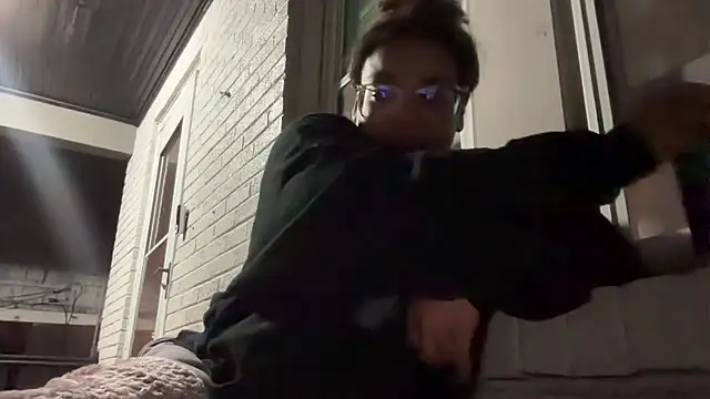 Snapshot of zahrabliss chatting on 09.14.25 zahrabliss online show from 09.14.25