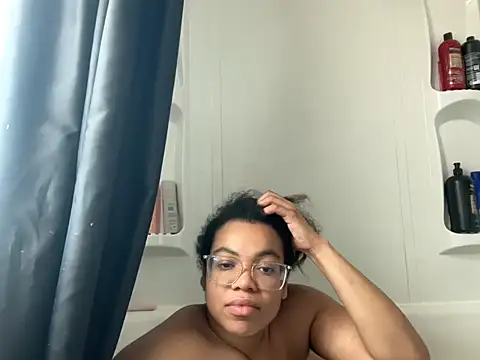 Snapshot of zahrabliss chatting on 09.19.25 zahrabliss online show from 09.19.25