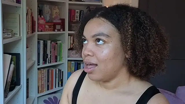 Snapshot of zahrabliss chatting on 09.22.25 zahrabliss online show from 09.22.25