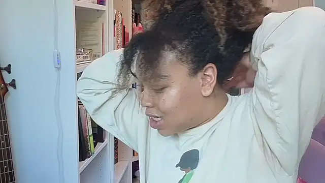 Snapshot of zahrabliss chatting on 09.26.25 zahrabliss online show from 09.26.25