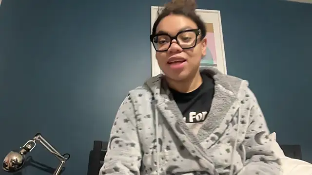 Snapshot of zahrabliss chatting on 12.17.25 zahrabliss online show from 12.17.25