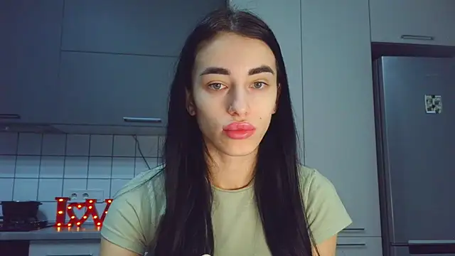 Snapshot of EvaMelnik chatting on 11.07.25 EvaMelnik online show from 11.07.25