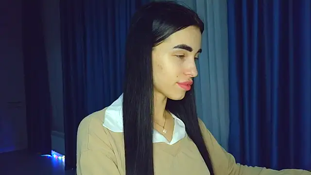 Snapshot of EvaMelnik chatting on 11.15.25 EvaMelnik online show from 11.15.25