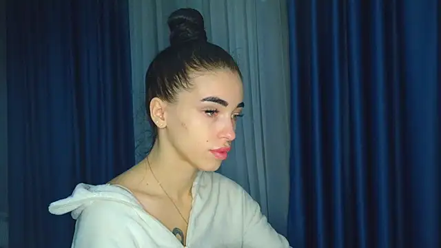 Snapshot of EvaMelnik chatting on 11.20.25 EvaMelnik online show from 11.20.25