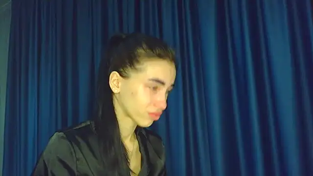 Snapshot of EvaMelnik chatting on 11.23.25 EvaMelnik online show from 11.23.25