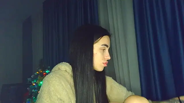 Snapshot of EvaMelnik chatting on 11.24.25 EvaMelnik online show from 11.24.25