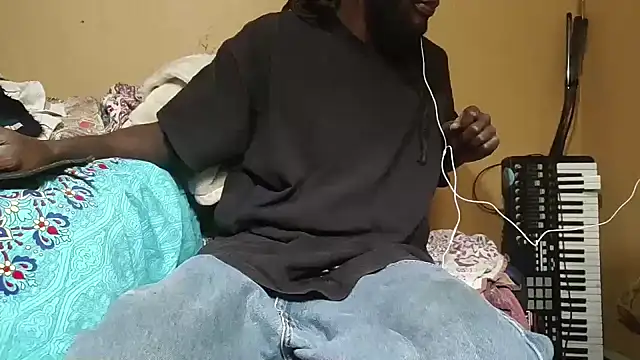 EYEzIAM online show from 10.22.25