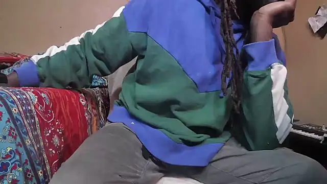 Snapshot of EYEzIAM chatting on 12.16.25 EYEzIAM online show from 12.16.25