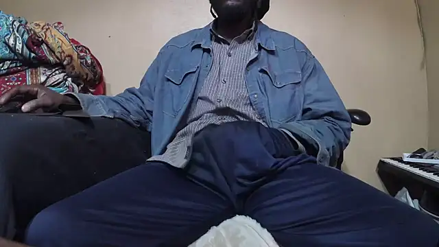 Snapshot of EYEzIAM chatting on 01.10.26 EYEzIAM online show from 01.10.26