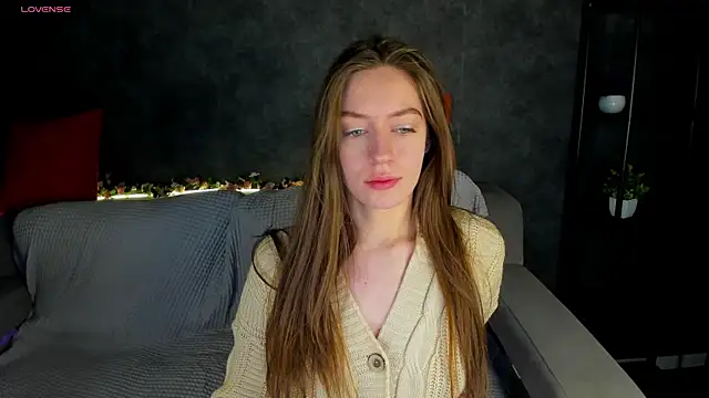 Agnes Wells online show from 04.28.26