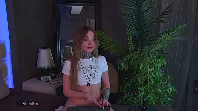 AriWild online show from 04.13.26