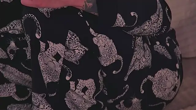 AriWild online show from 04.14.26