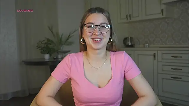 DarelleFaux online show from 10.14.25