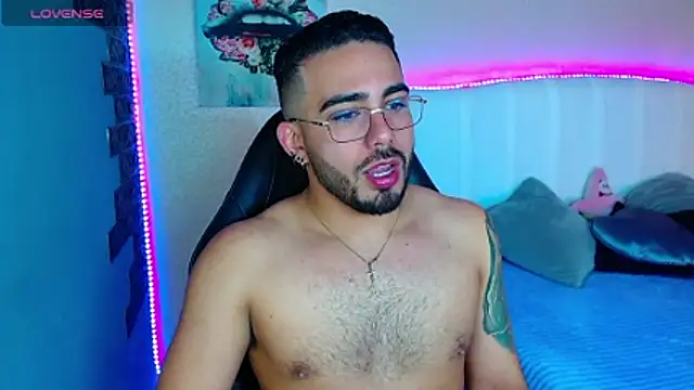 Snapshot of adamhairy chatting on 07.11.26 adamhairy online show from 07.11.26