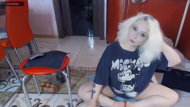 SquirtMilf00 online show from 04.07.26