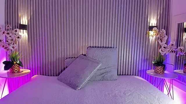 SOPHICOLLINS online show from 04.21.26