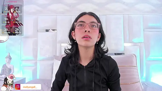 Im Molly Angel online show from 12.13.25