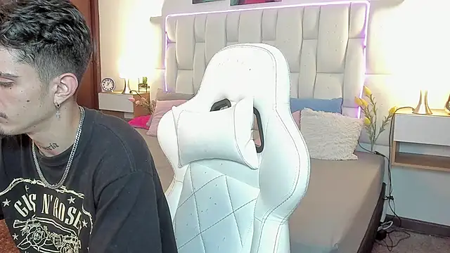 nextboywell1 online show from 04.14.26