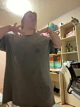 Snapshot of Kemeli008 chatting on 10.16.25 Kemeli008 online show from 10.16.25