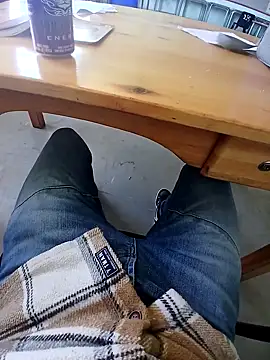 Snapshot of OsbertMikes chatting on 09.30.25 OsbertMikes online show from 09.30.25