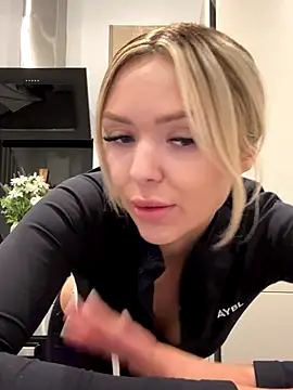 lolableux online show from 11.18.25