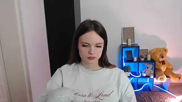 Snapshot of Ariella_ari chatting on 10.25.25 Ariella ari online show from 10.25.25