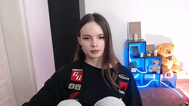 Snapshot of Ariella_ari chatting on 10.27.25 Ariella ari online show from 10.27.25