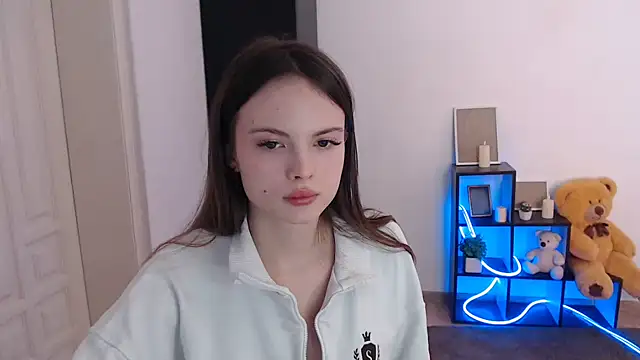 Snapshot of Ariella_ari chatting on 11.17.25 Ariella ari online show from 11.17.25