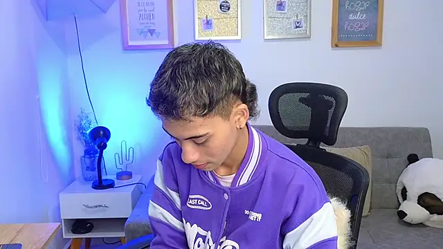 yulian vasquez online show from 11.21.25