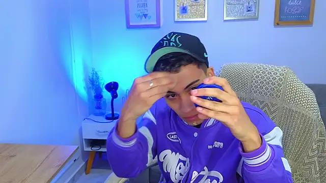 yulian vasquez online show from 12.02.25