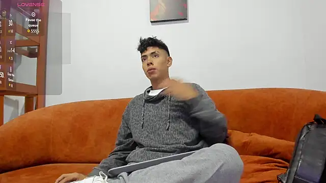 Snapshot of LoganTwink18 chatting on 10.22.25 LoganTwink18 online show from 10.22.25