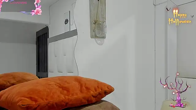 Snapshot of LoganTwink18 chatting on 10.24.25 LoganTwink18 online show from 10.24.25