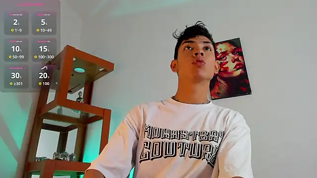 Snapshot of LoganTwink18 chatting on 12.04.25 LoganTwink18 online show from 12.04.25