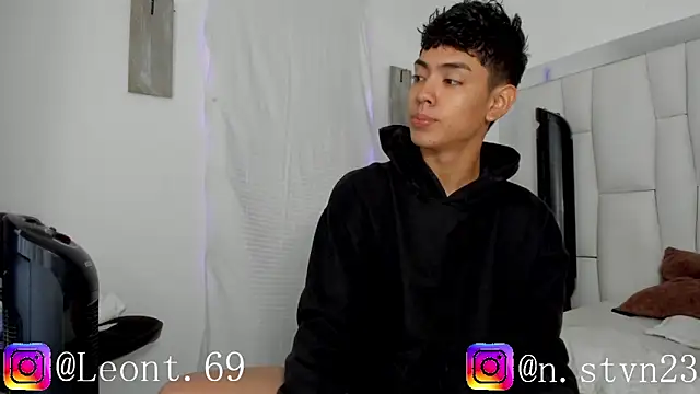 LoganTwink18 online show from 04.25.26