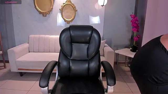 AmbarJames  online show from 11.20.25