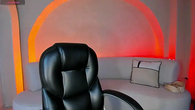 SophieHouston  online show from 10.25.25