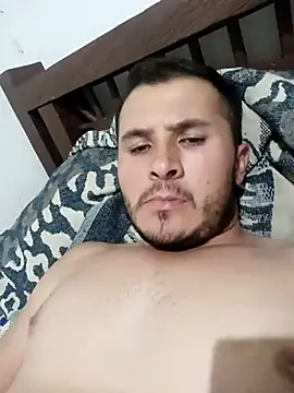 Snapshot of santiii___12 chatting on 11.17.25 santiii 12 online show from 11.17.25