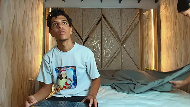 Snapshot of Hotcouple_222 chatting on 01.18.26 Hotcouple 222 online show from 01.18.26