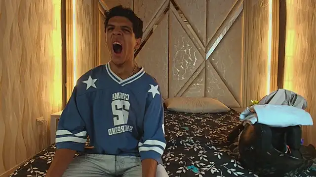 Snapshot of Hotcouple_222 chatting on 02.08.26 Hotcouple 222 online show from 02.08.26