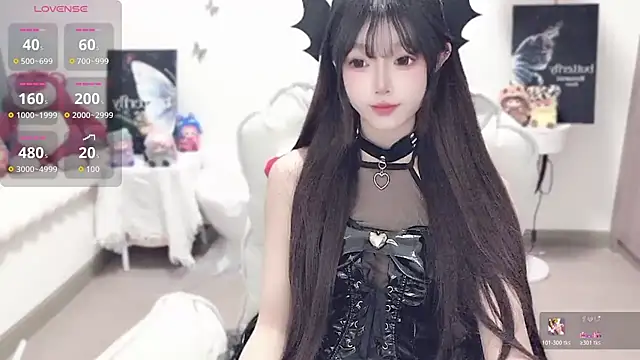 Snapshot of -EEBABY chatting on 10.31.25 -EEBABY online show from 10.31.25